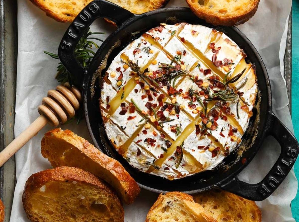 Запеченный камамбер Запеченный камамбер