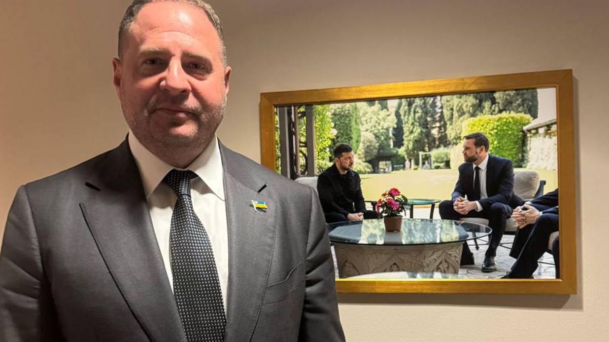 Фото с Зеленским и Вэнсом висит в Белом доме Фото с Зеленским и Вэнсом висит в Белом доме