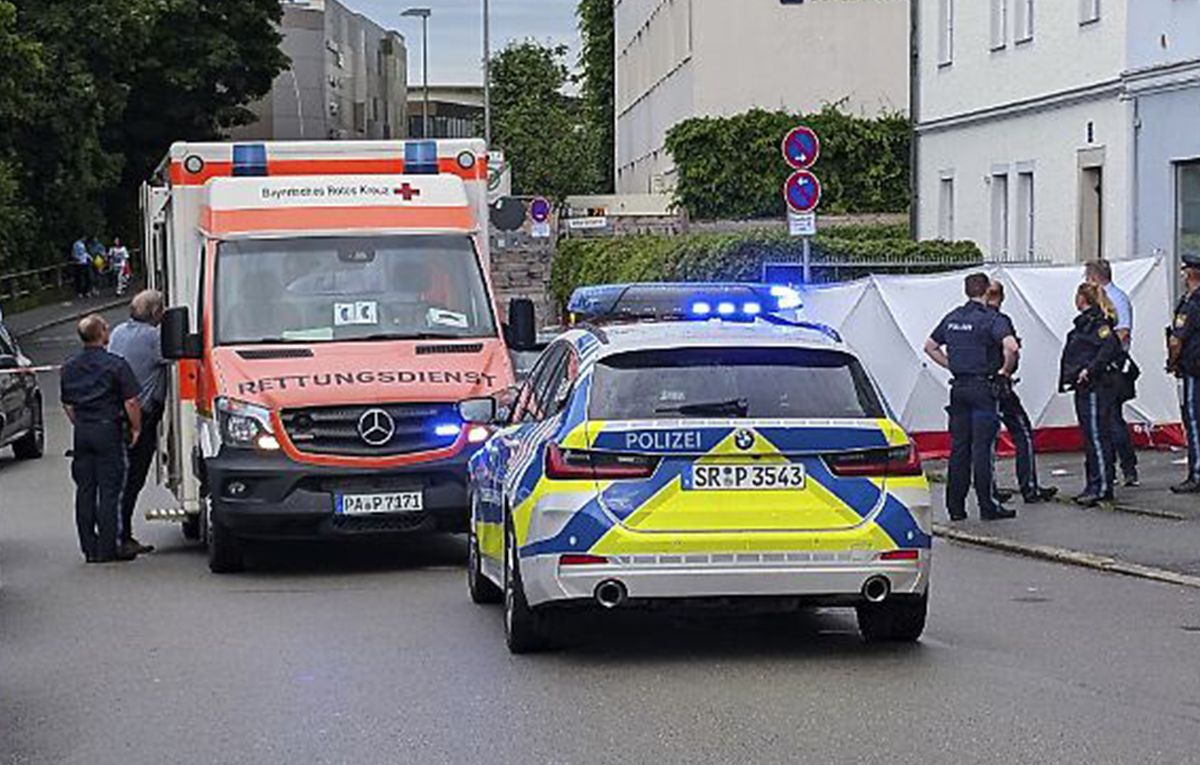 У Пассау в Німеччині чоловік в'їхав у натовп - його дружина та донька в лікарні - Геополітика У Пассау в Німеччині чоловік в'їхав у натовп - його дружина та донька в лікарні - Геополітика