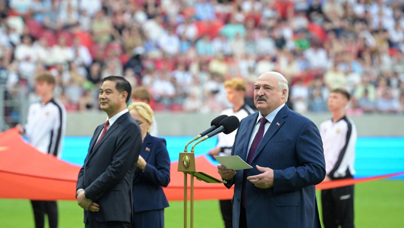 Лукашенко хоче встановити пам'ятник СІ Лукашенко хоче встановити пам'ятник СІ