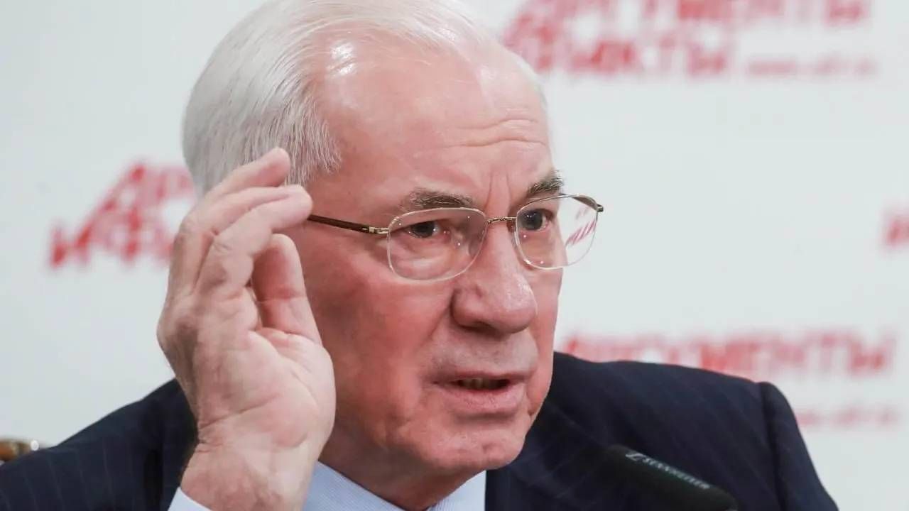 Азаров заявил, что Гашека убили бандеровцы