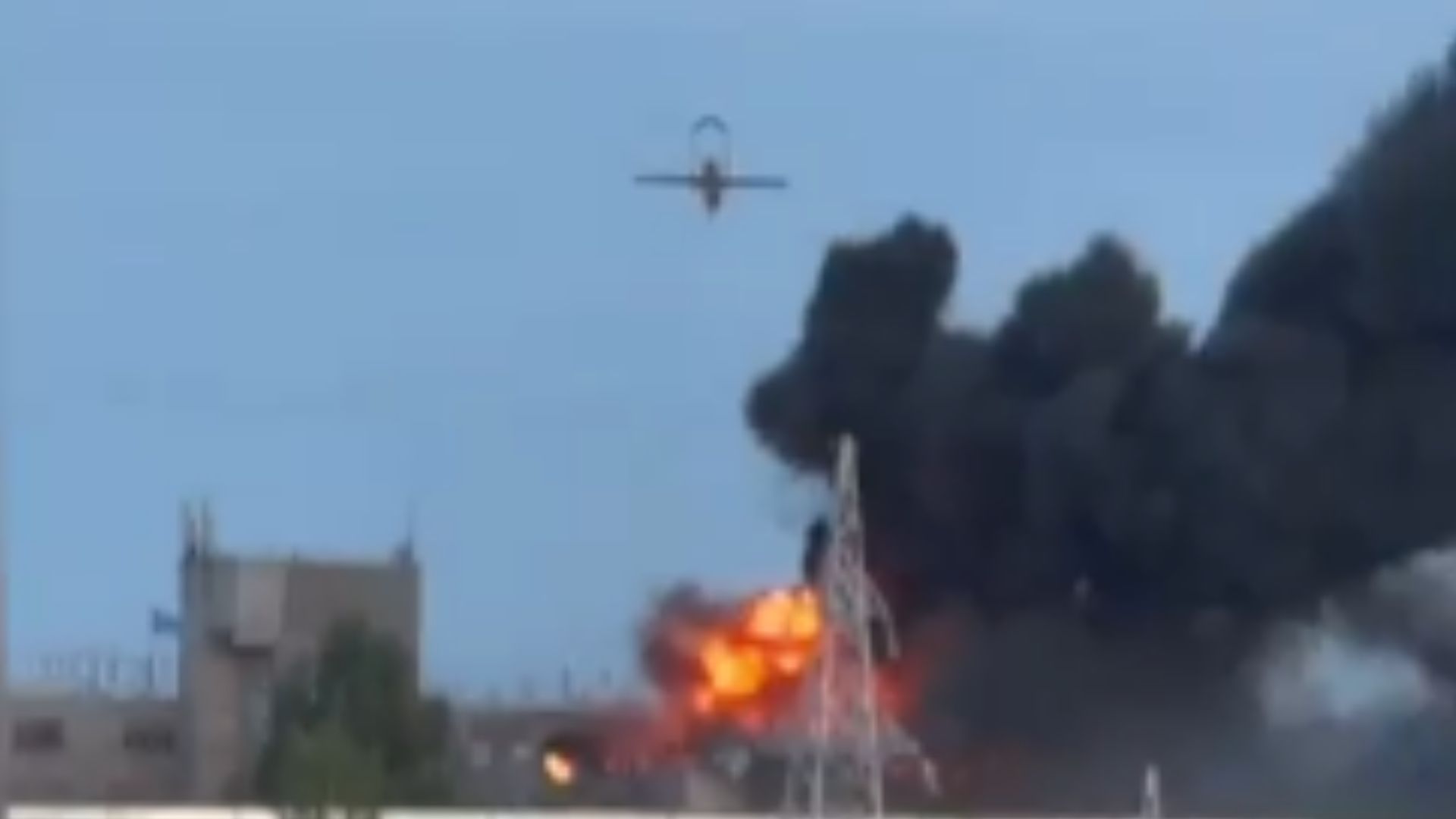 Дрон пікірує на завод "Прогрес" Дрон пікірує на завод "Прогрес"