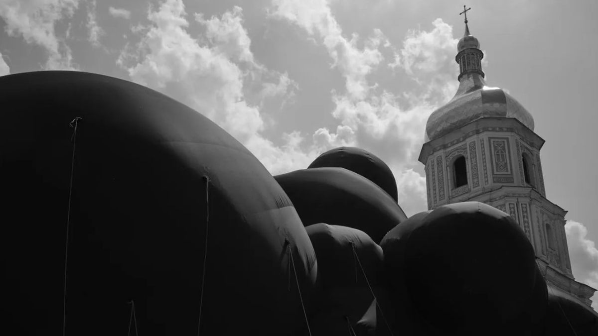 В центре Киева появилась инсталляция, которую отправят на Burning Man 2025 В центре Киева появилась инсталляция, которую отправят на Burning Man 2025