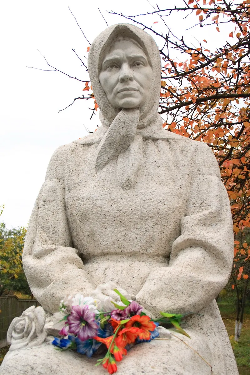 Пам'ятник Катерині Білокур Пам'ятник Катерині Білокур