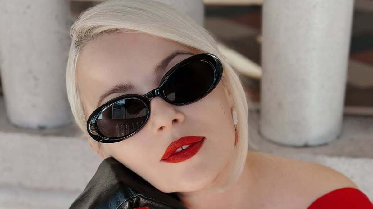 Мика Ньютон Мика Ньютон