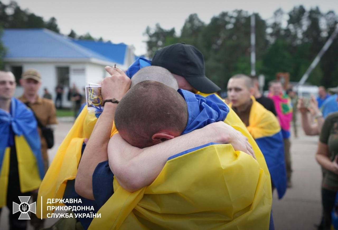 Обмен пленными 9 июня 2025 - фото и видео с обмена сегодня - новости Украины - 24 Канал Обмен пленными 9 июня 2025 - фото и видео с обмена сегодня - новости Украины - 24 Канал