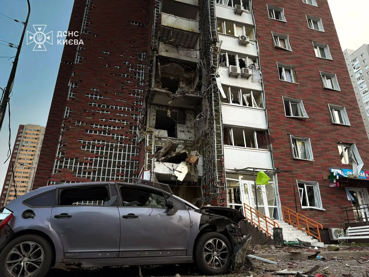 Пошкоджений будинок у Києві в Оболонському районі Пошкоджений будинок у Києві в Оболонському районі