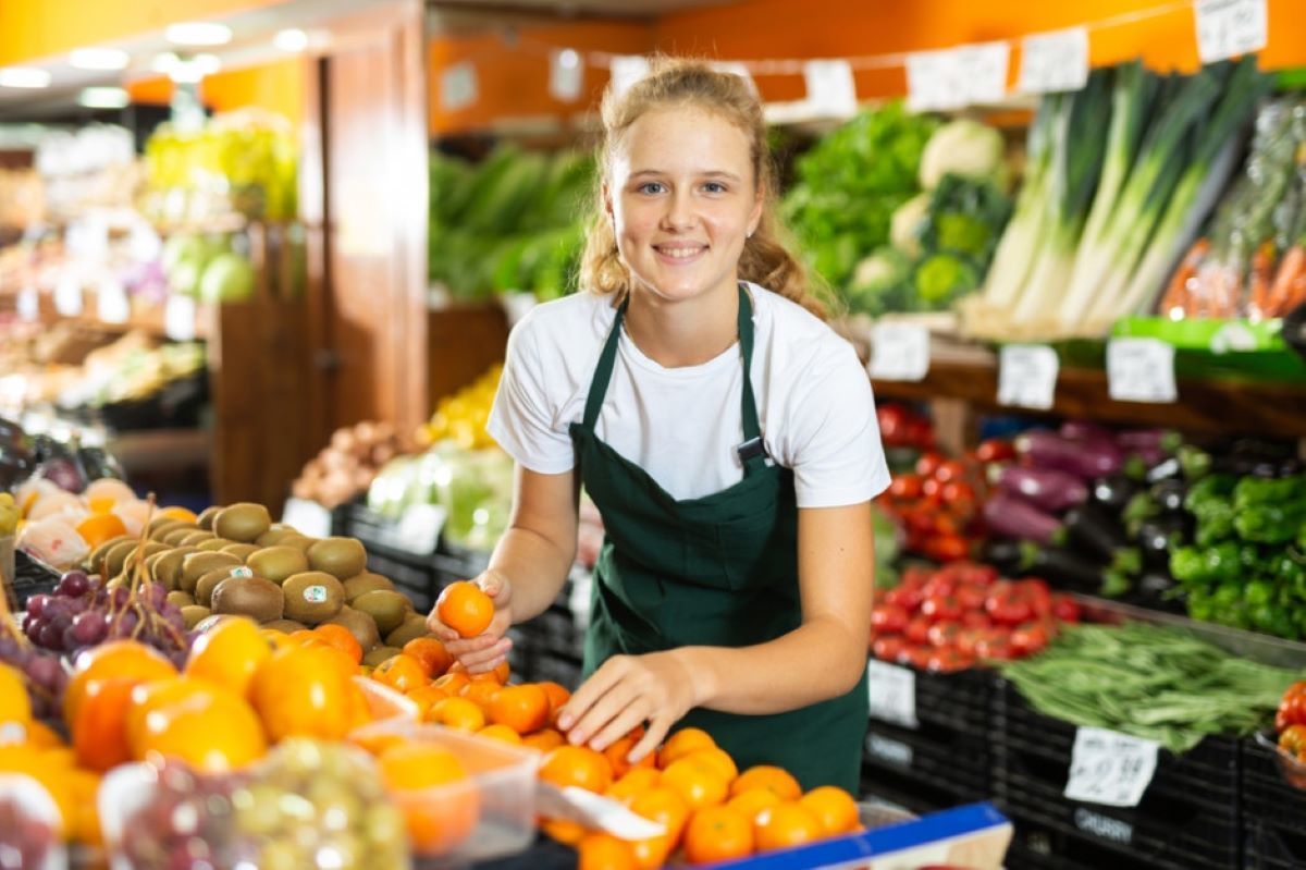 Сезонні вакансії в Україні зросли, кого шукають роботодавці - Бізнес Сезонні вакансії в Україні зросли, кого шукають роботодавці - Бізнес