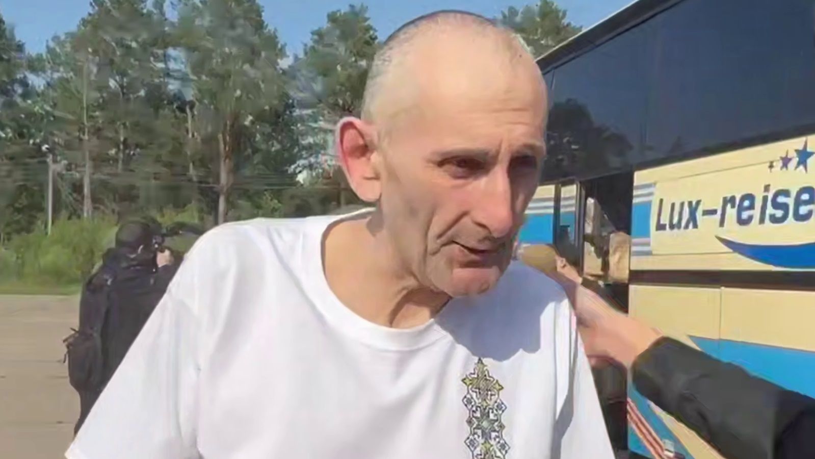 Один зі звільнених воїнів повернувся додому у свій день народження: щемливі кадри - 24 Канал Один зі звільнених воїнів повернувся додому у свій день народження: щемливі кадри - 24 Канал