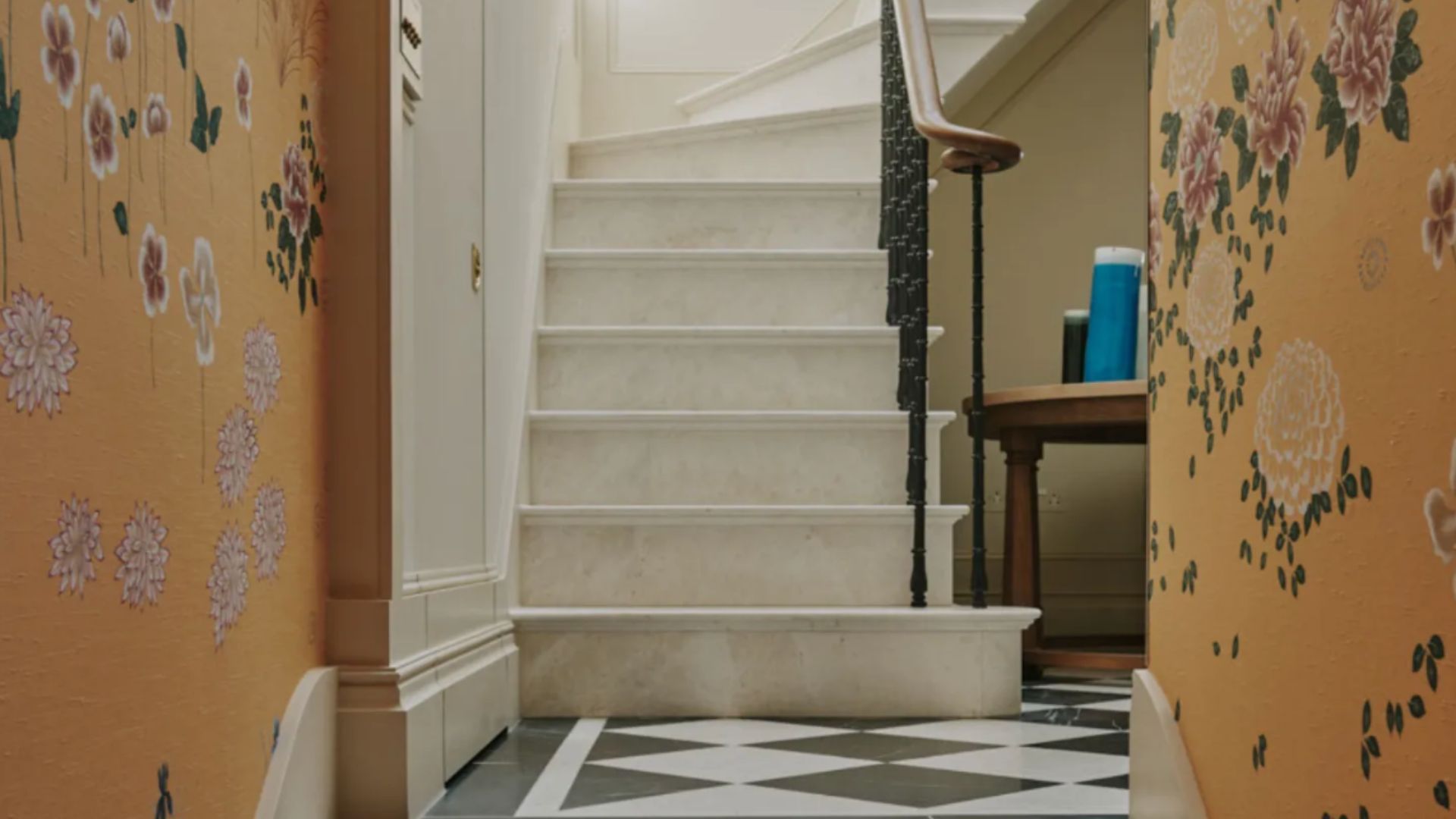 Способы декорировать комнату без окон