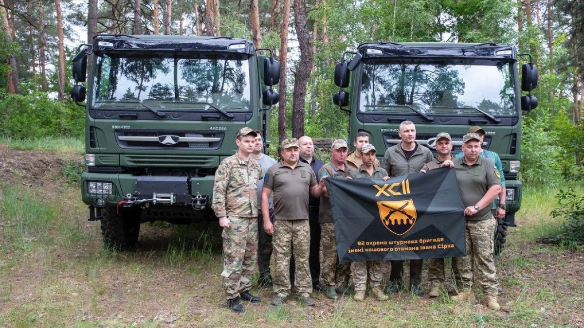 Громада Києва передала 2400 безпілотників та 5 вантажівок двом бригадам, – Кличко Громада Києва передала 2400 безпілотників та 5 вантажівок двом бригадам, – Кличко