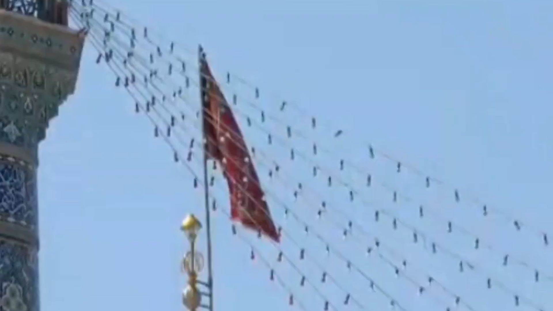 Іран підняв прапор помсти над мечеттю Іран підняв прапор помсти над мечеттю