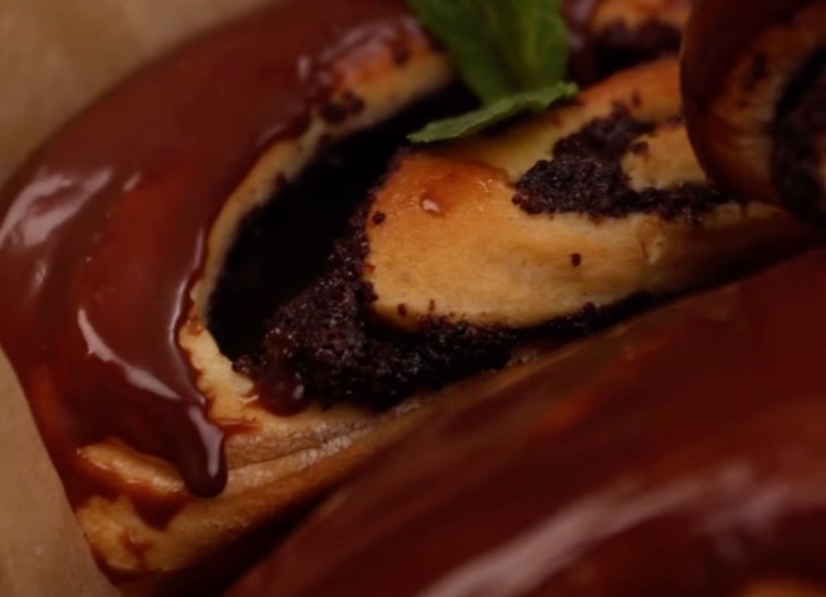 Макові булочки з шоколадом