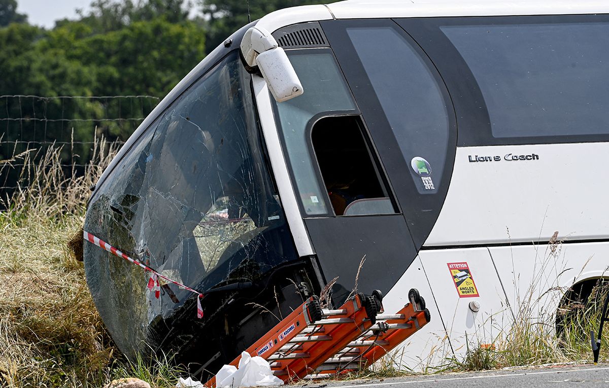 ДТП с украинцами во Франции - автобус попал в аварию, есть погибшие - новости Украины - 24 Канал