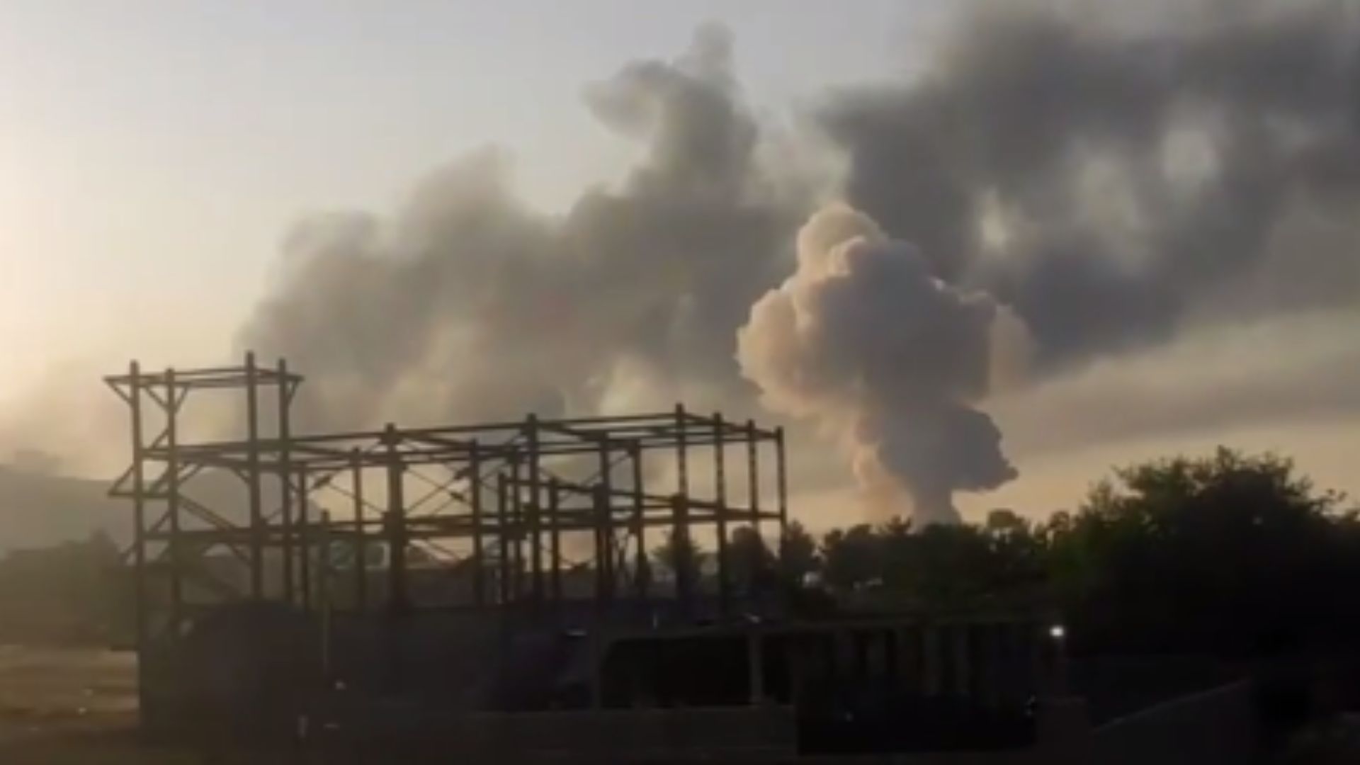 Иран подвергся самой масштабной атаке с 1980-х годов Иран подвергся самой масштабной атаке с 1980-х годов