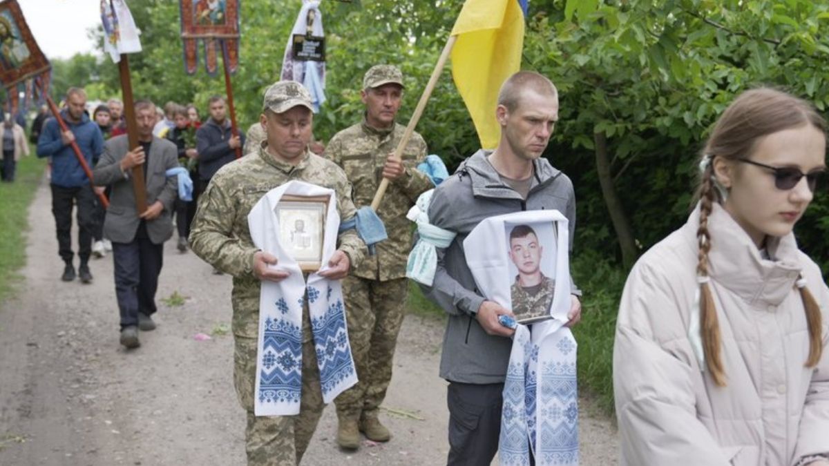 Дмитрия Шаповалова провели в последний путь Дмитрия Шаповалова провели в последний путь