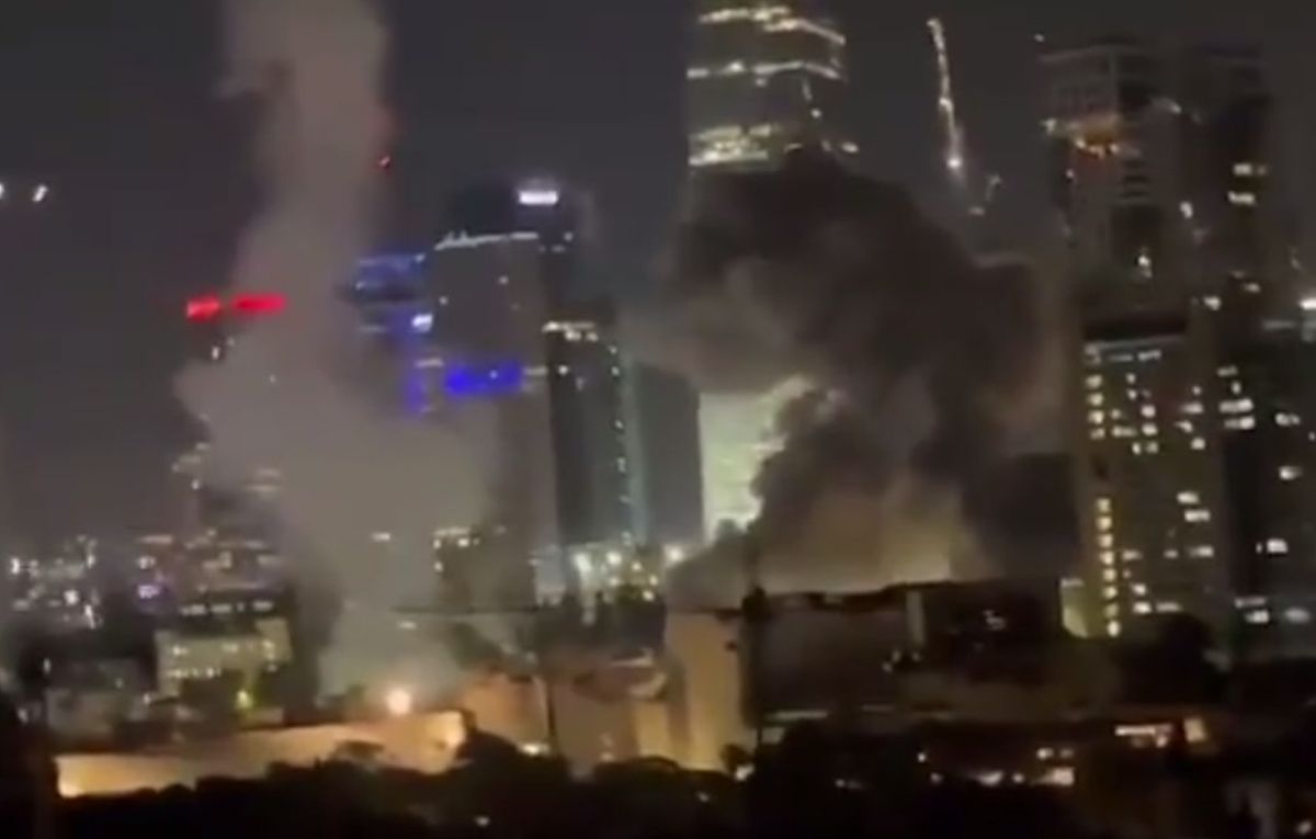 Удары Ирана по Израилю – в Тель-Авиве пожар возле здания минобороны - видео - Геополитика Удары Ирана по Израилю – в Тель-Авиве пожар возле здания минобороны - видео - Геополитика