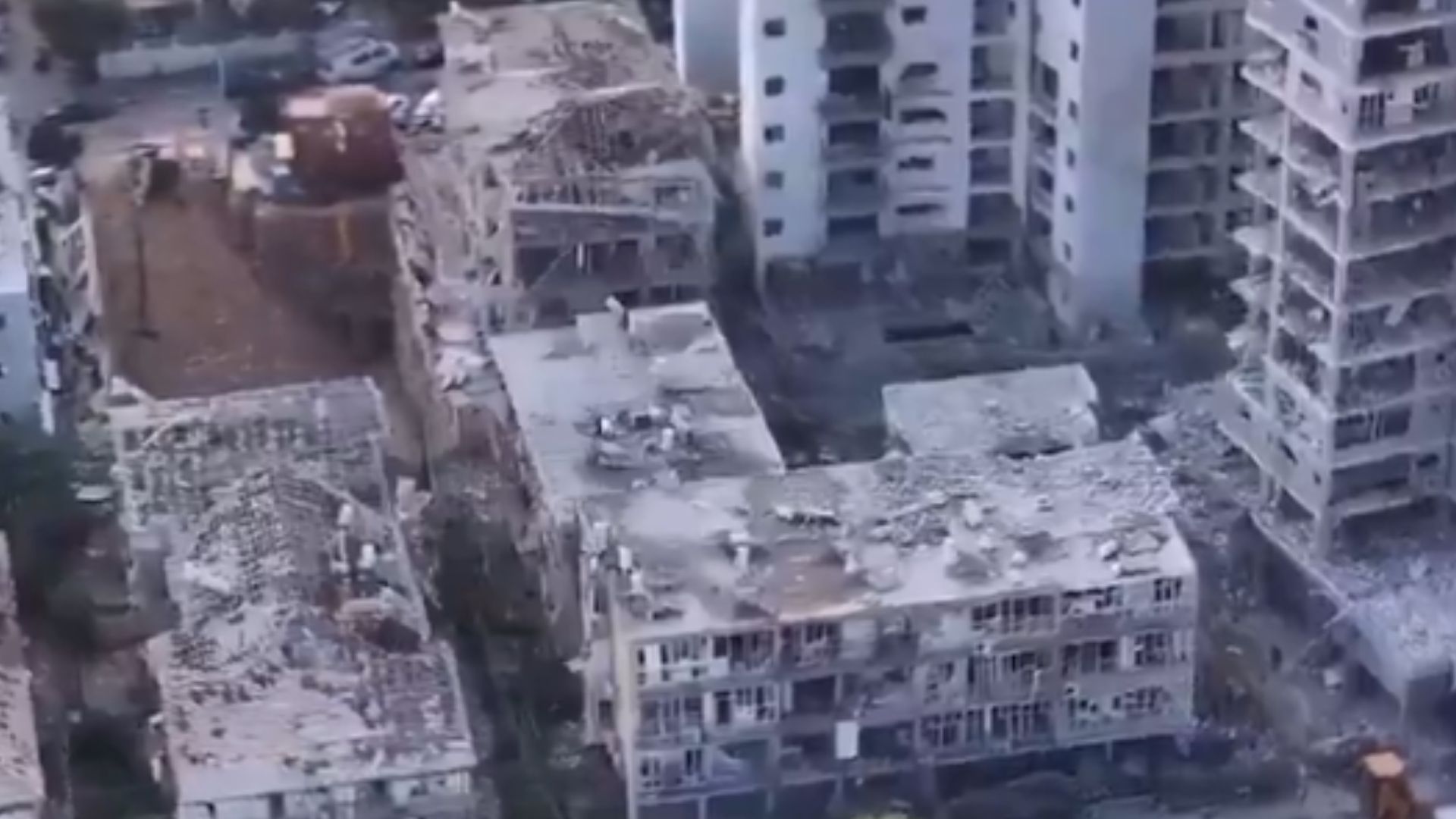 Последствия иранского обстрела в Тель-Авиве Последствия иранского обстрела в Тель-Авиве