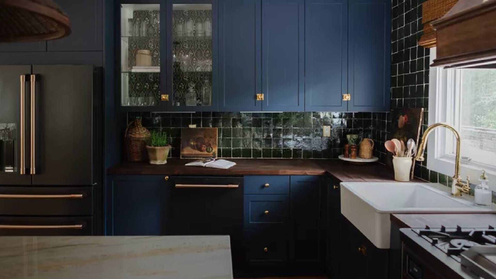 Темно-синій зараз у тренді, однак його майбутня популярність під питанням Темно-синій зараз у тренді, однак його майбутня популярність під питанням