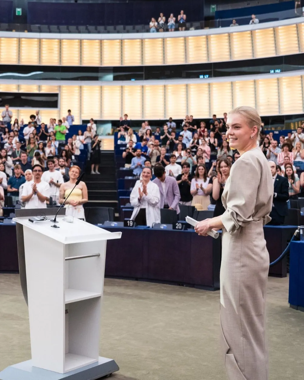 Дар'я Навальна на Європейському молодіжному форумі Дар'я Навальна на Європейському молодіжному форумі