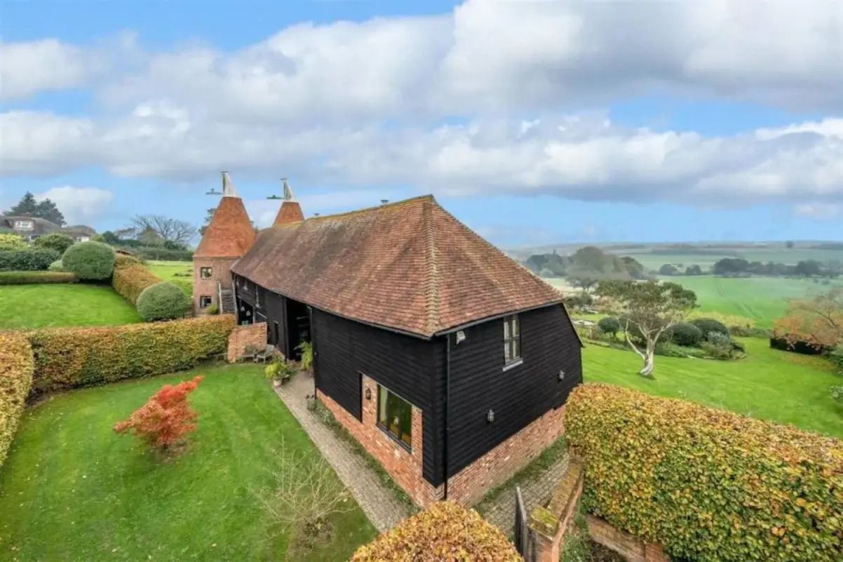 Дом-аэропорт с собственной взлетной полосой - в Британии продают уникальное жилье - Недвижимость Дом-аэропорт с собственной взлетной полосой - в Британии продают уникальное жилье - Недвижимость