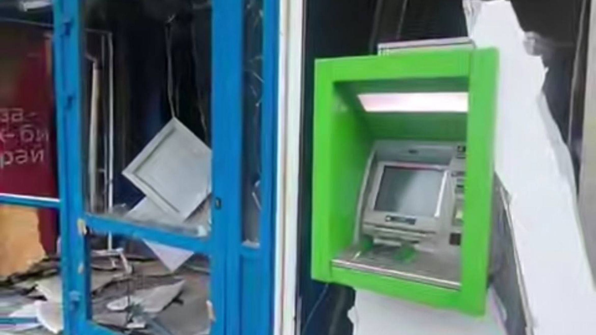 Банкомат пережив російський обстріл Банкомат пережив російський обстріл