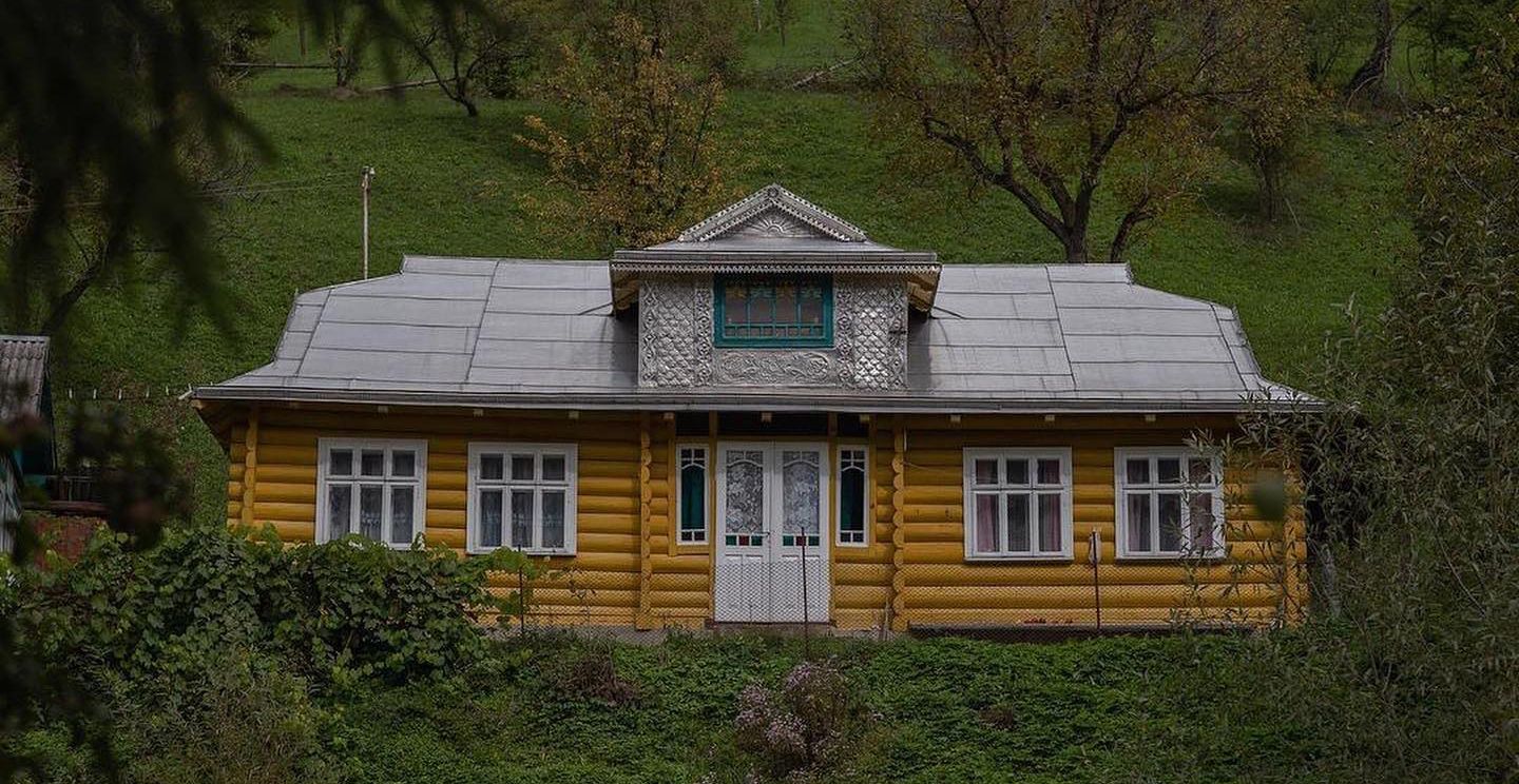 Гуцульська хатина