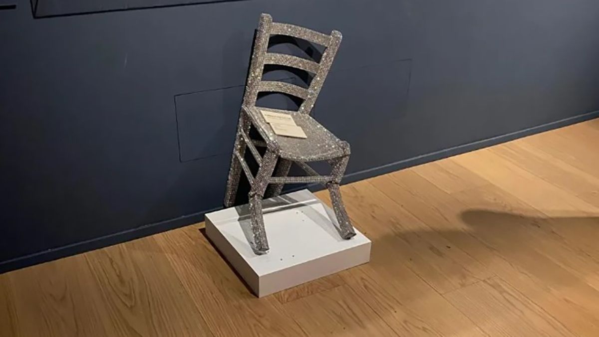 В музее Палаццо Маффеи посетители разбили кресло Ван Гога В музее Палаццо Маффеи посетители разбили кресло Ван Гога