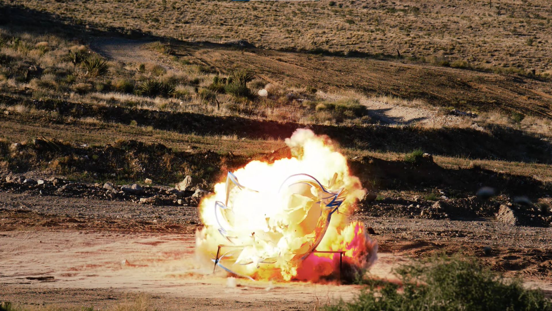 Логотип Twitter взорвали на видео Логотип Twitter взорвали на видео