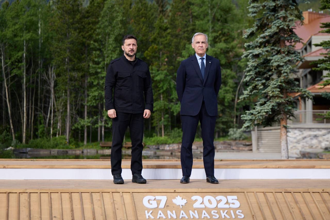 Зеленський зустрівся в Канаді з прем'єром Марком Карні Зеленський зустрівся в Канаді з прем'єром Марком Карні