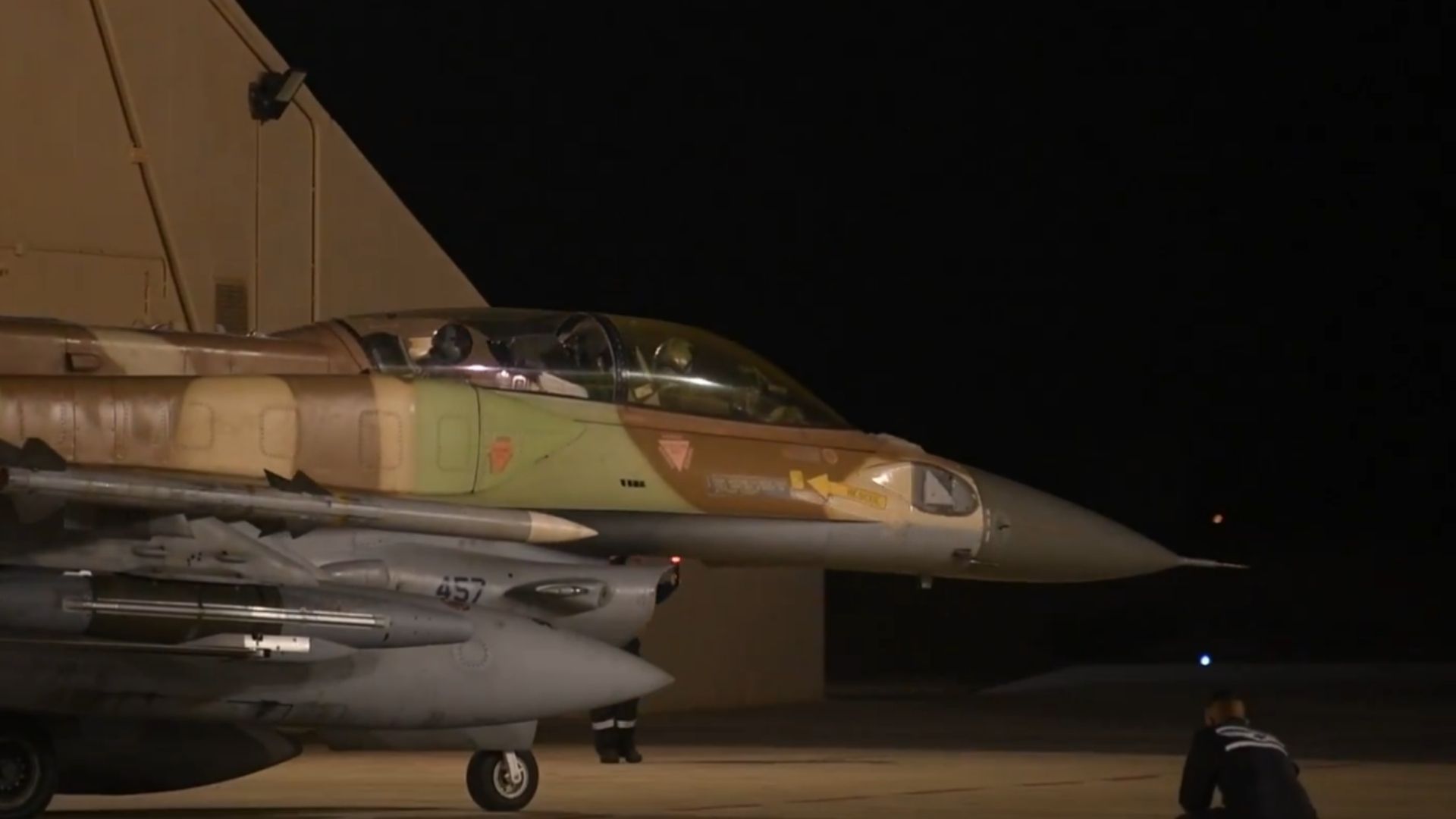 Истребитель Израиля отправляется на задание Истребитель Израиля отправляется на задание