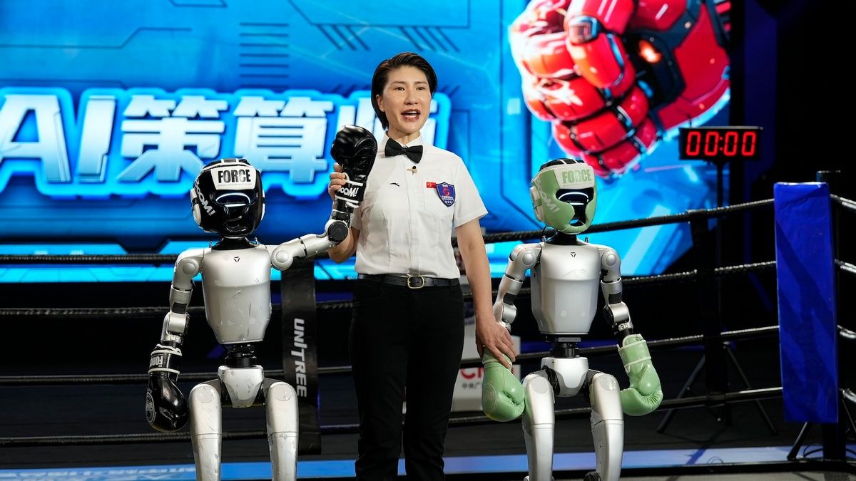 У Китаї прошов турнір з боксу між реалістичними гуманоїдними роботами У Китаї прошов турнір з боксу між реалістичними гуманоїдними роботами