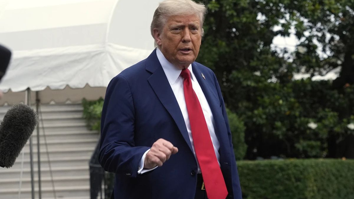 Трамп знову говорив з Путіним телефоном Трамп знову говорив з Путіним телефоном