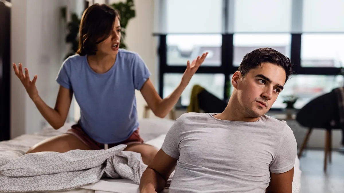 пара ссорится пара ссорится