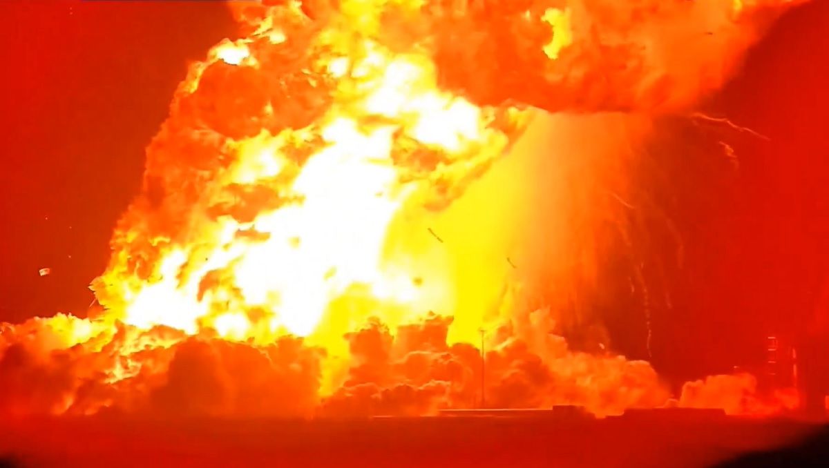 Момент вибуху ракети Super Heavy Момент вибуху ракети Super Heavy