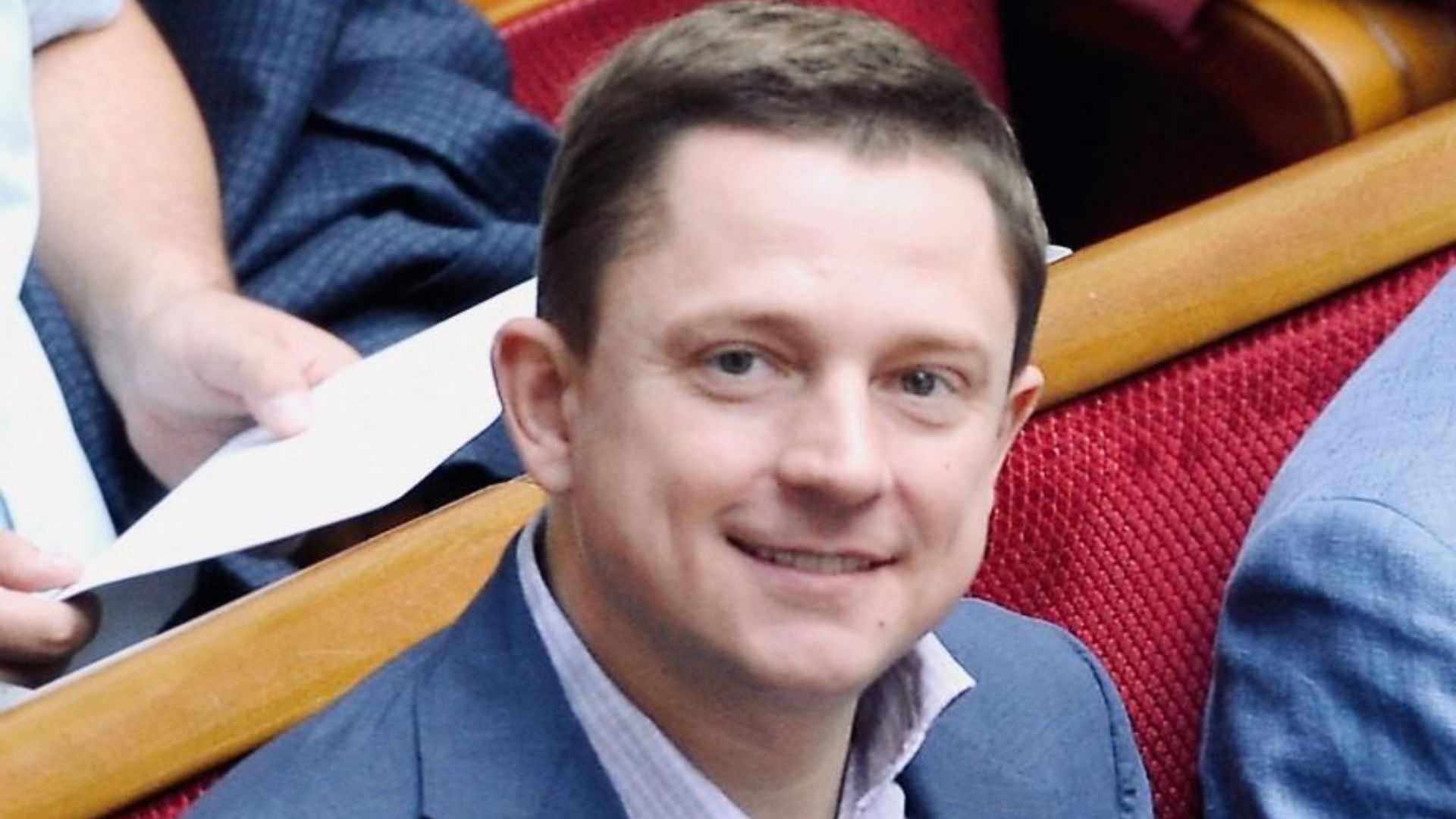 Олесь Довгий сложил мандат Олесь Довгий сложил мандат