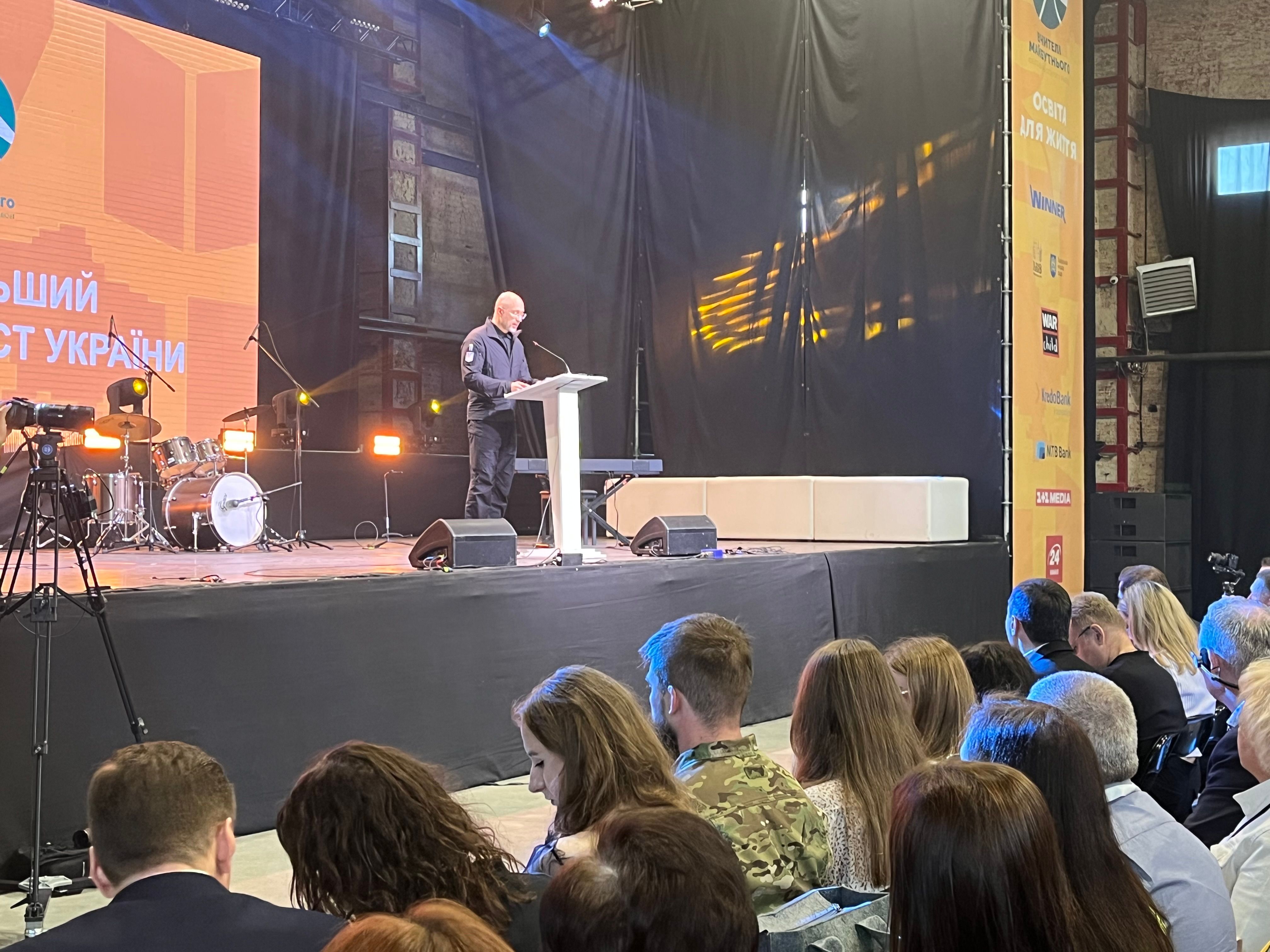 Реформы в украинском образовании - Шмыгаль рассказал реформу НУШ, укрытие, питание учеников Реформы в украинском образовании - Шмыгаль рассказал реформу НУШ, укрытие, питание учеников