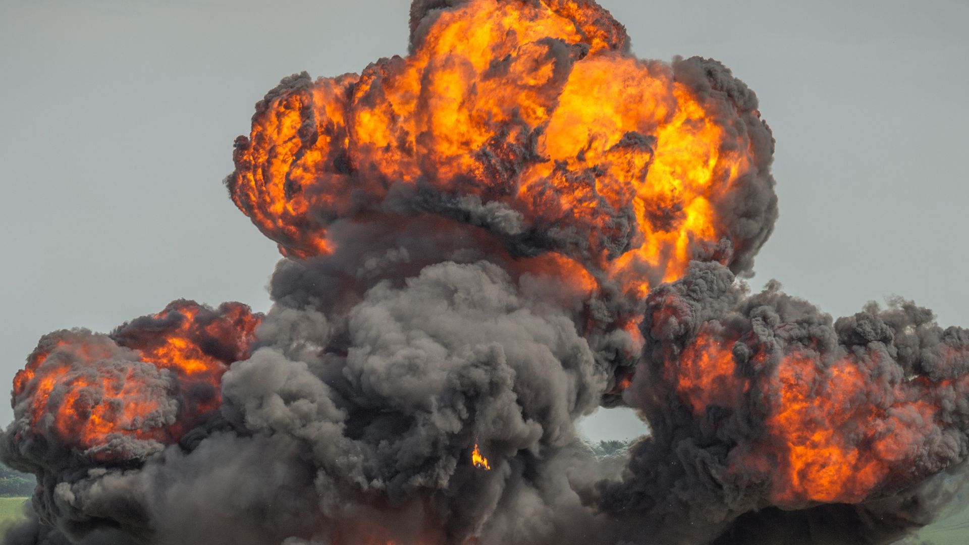 Американская супер-бомба может уничтожить скрытую часть иранской ядерки