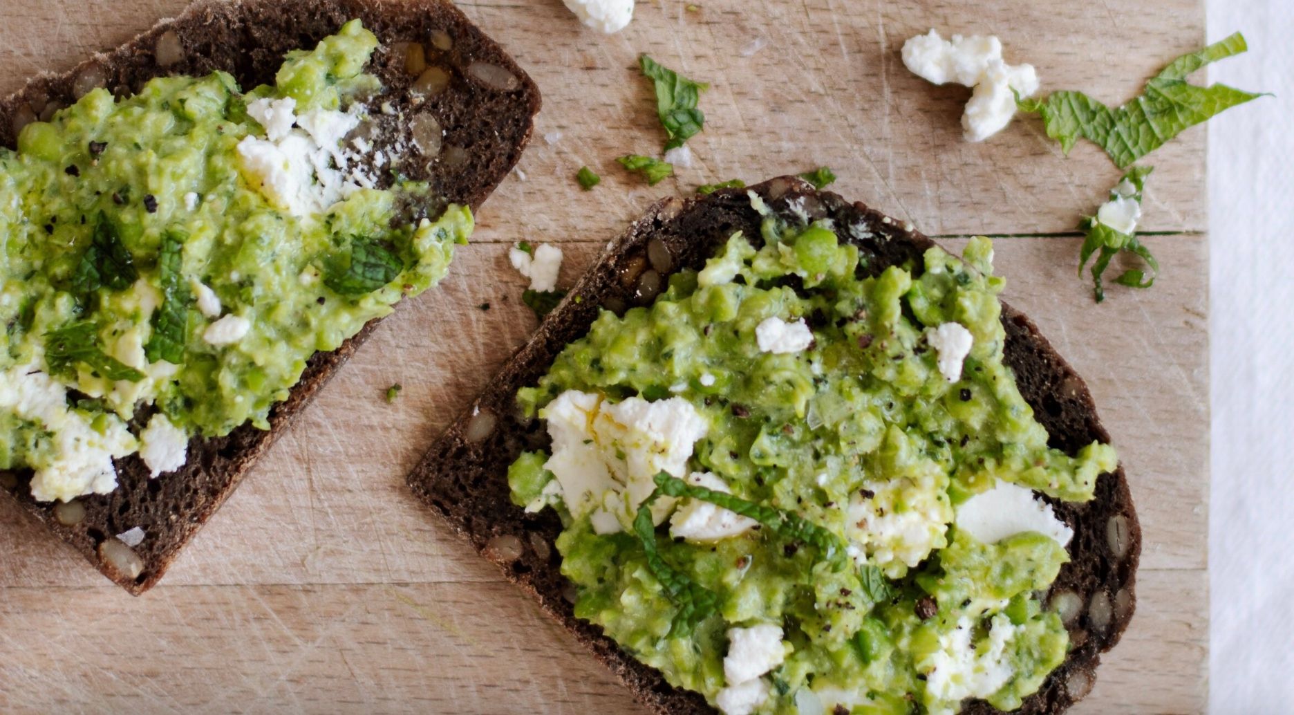 Гороховий хумус із м'ятою та фетою Гороховий хумус із м'ятою та фетою