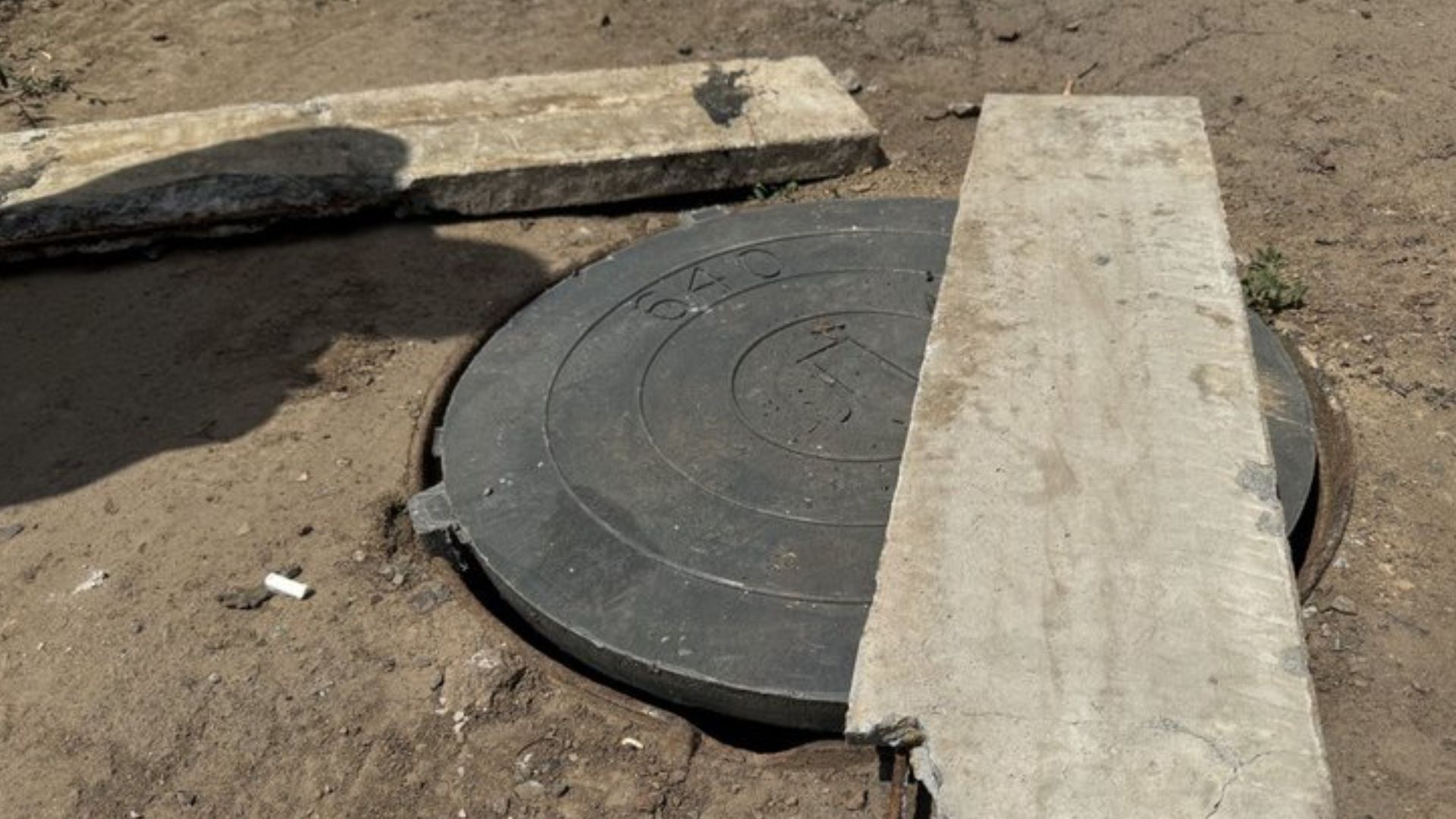 У Кривому Розі дитина впала у каналізаційний люк У Кривому Розі дитина впала у каналізаційний люк