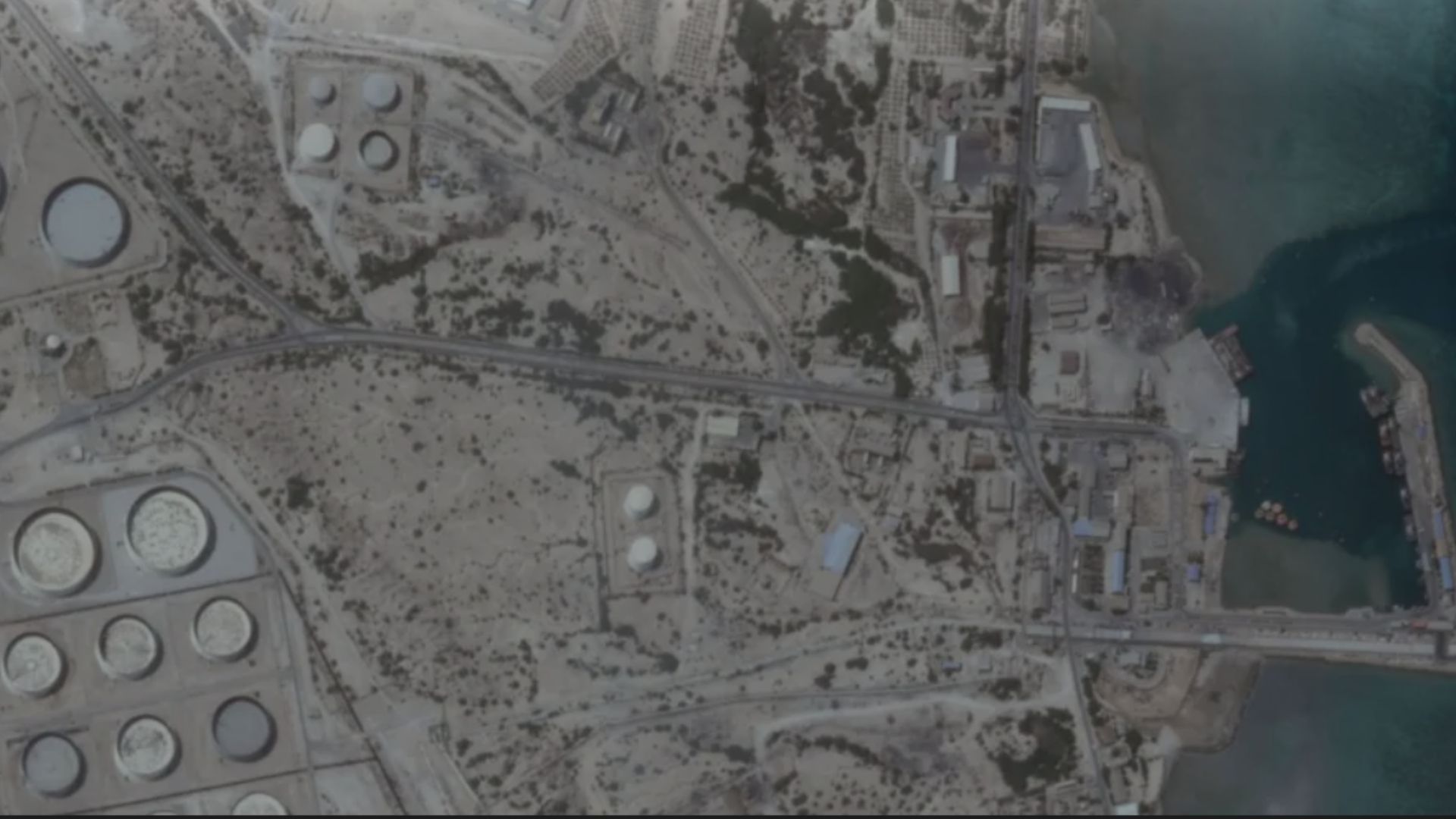 Нефтяные резервуары Ирана быстро заполняются из-за опасности атак Нефтяные резервуары Ирана быстро заполняются из-за опасности атак