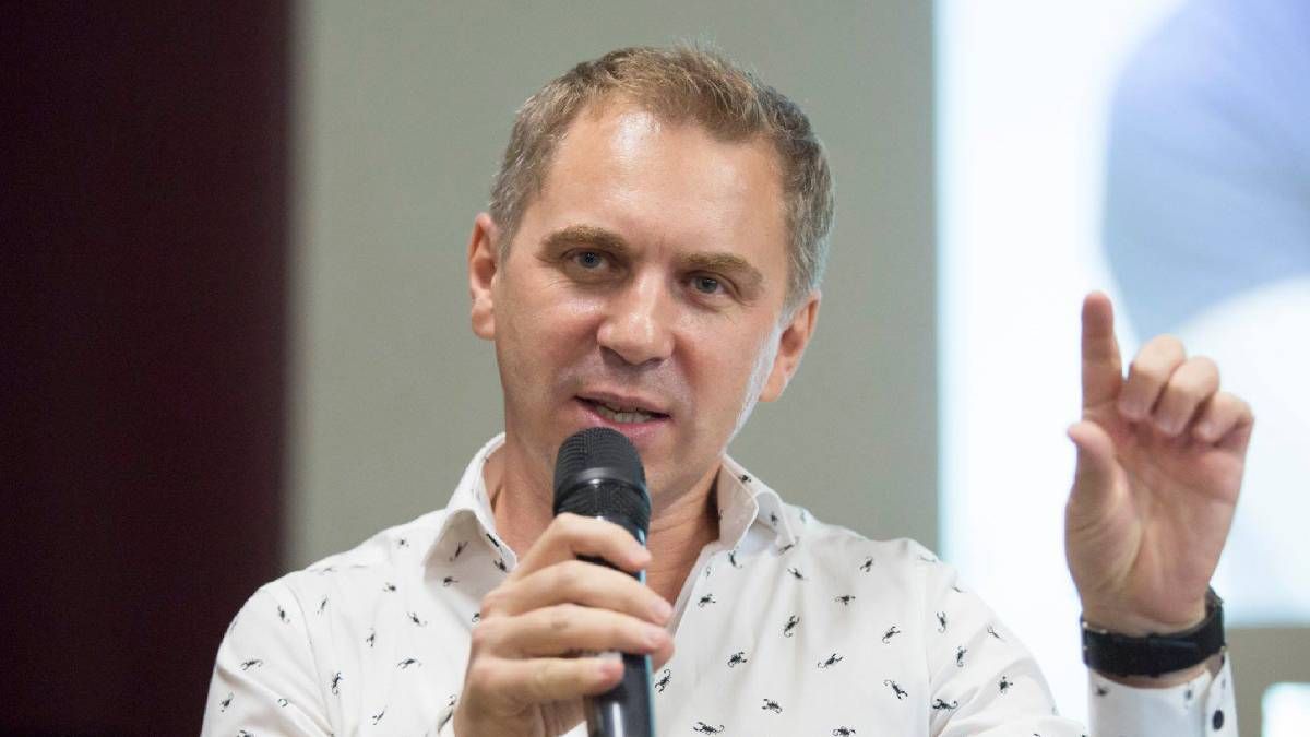 Авраменко не опроверг слухи о своем выезде за границу Авраменко не опроверг слухи о своем выезде за границу