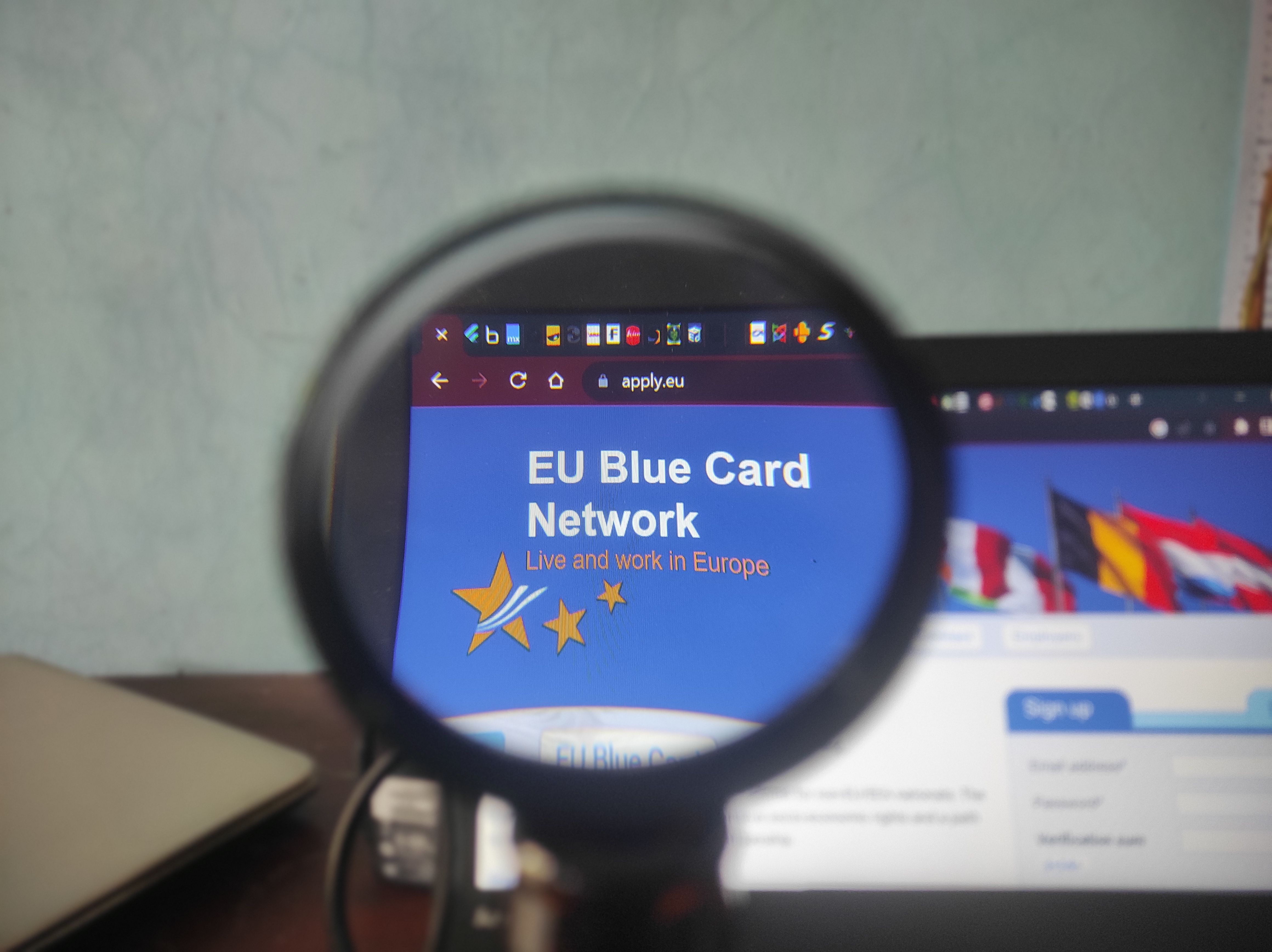 Як отримати Блакитну карту ЄС у Польщі у 2025 році