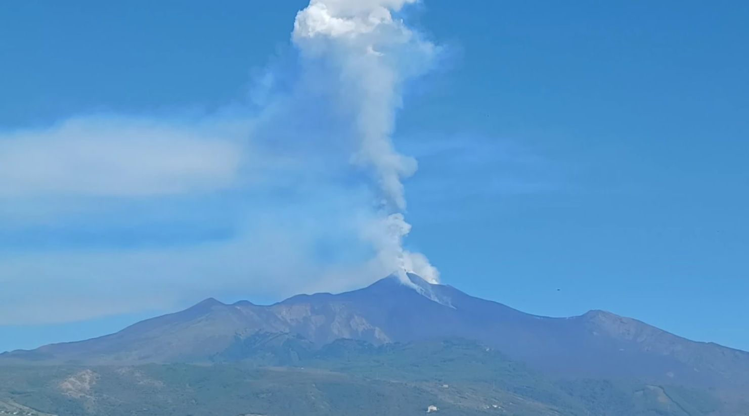 Вулкан Этна - извержение 19 июня 2025 Вулкан Этна - извержение 19 июня 2025
