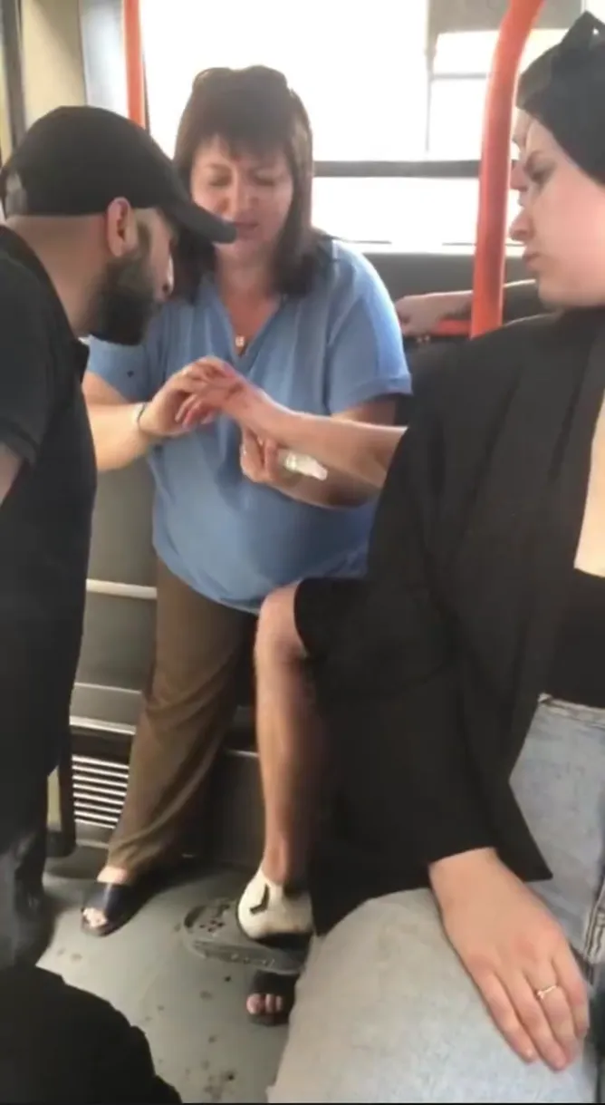 В Одесі стався напад з ножем у тролейбусі