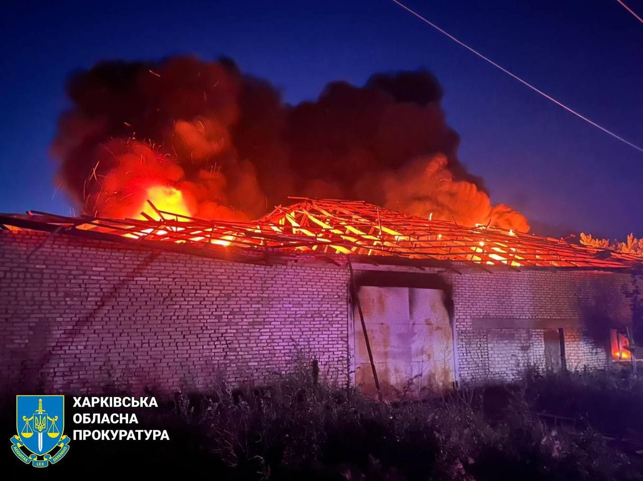 Рятувальник постраждав під час ліквідації наслідків атаки по Харкову Рятувальник постраждав під час ліквідації наслідків атаки по Харкову