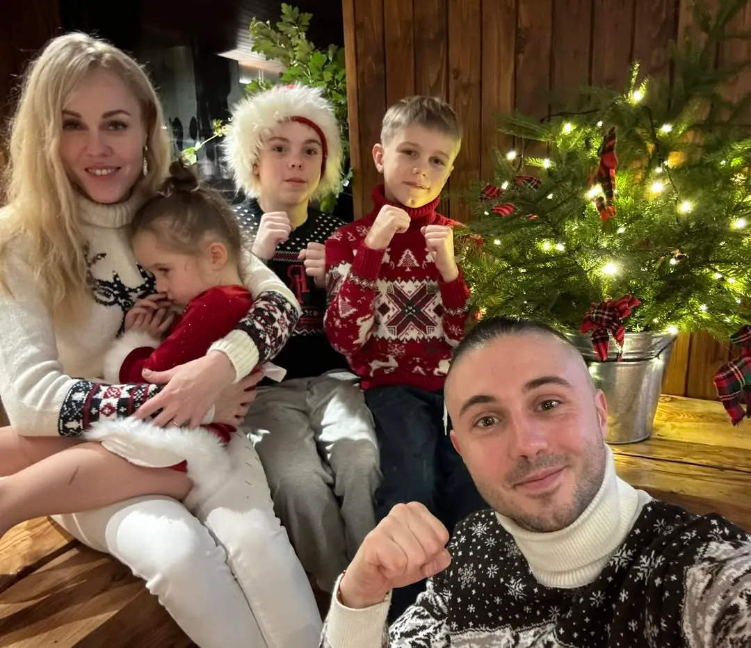 Тарас Тополя з родиною Тарас Тополя з родиною