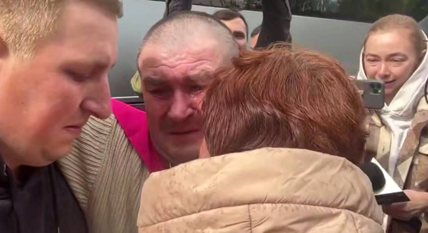 Отец вернулся домой из российского плена в день рождения сына - 24 Канал