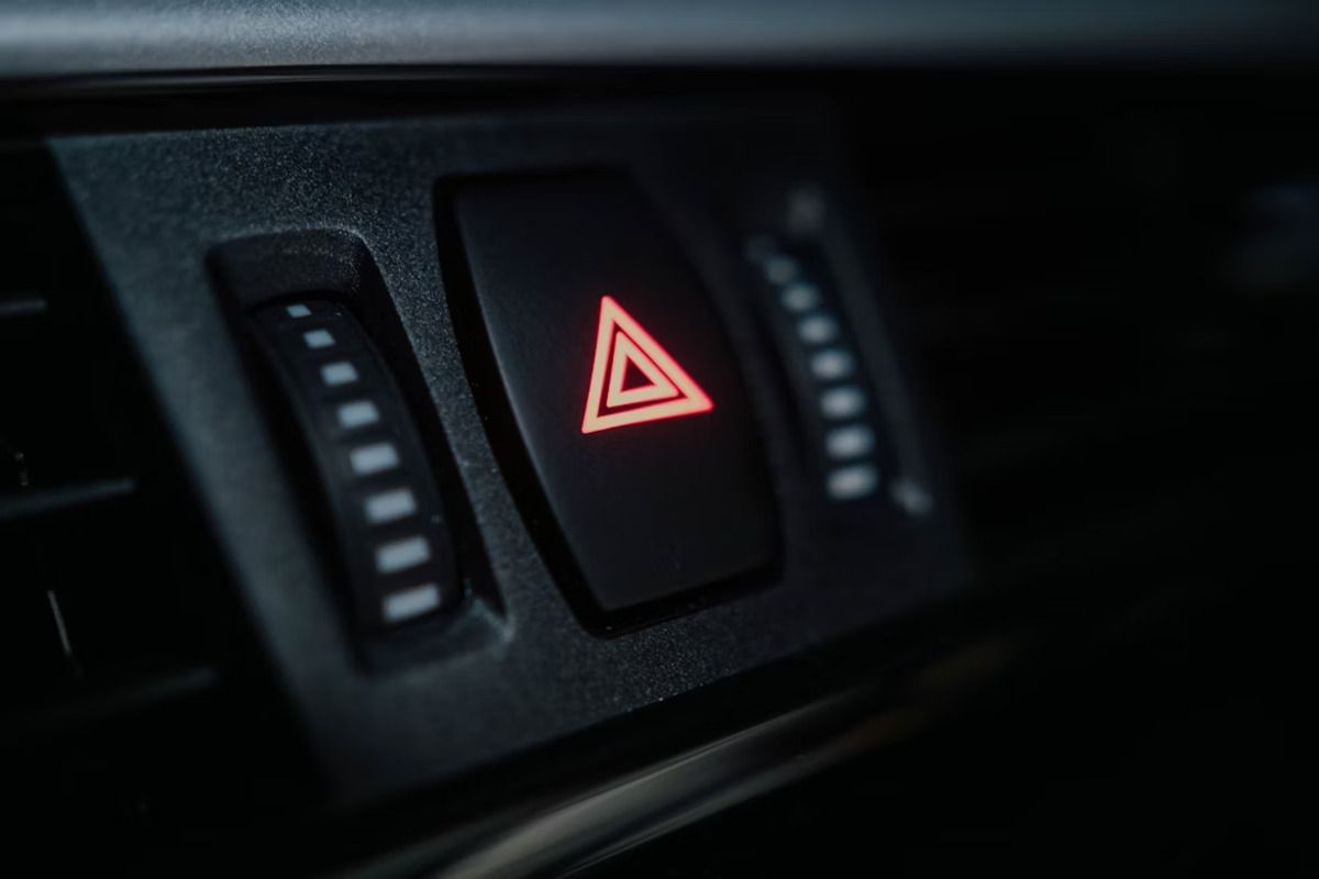 Чи можна мигати "аварійкою" для подяки Чи можна мигати "аварійкою" для подяки