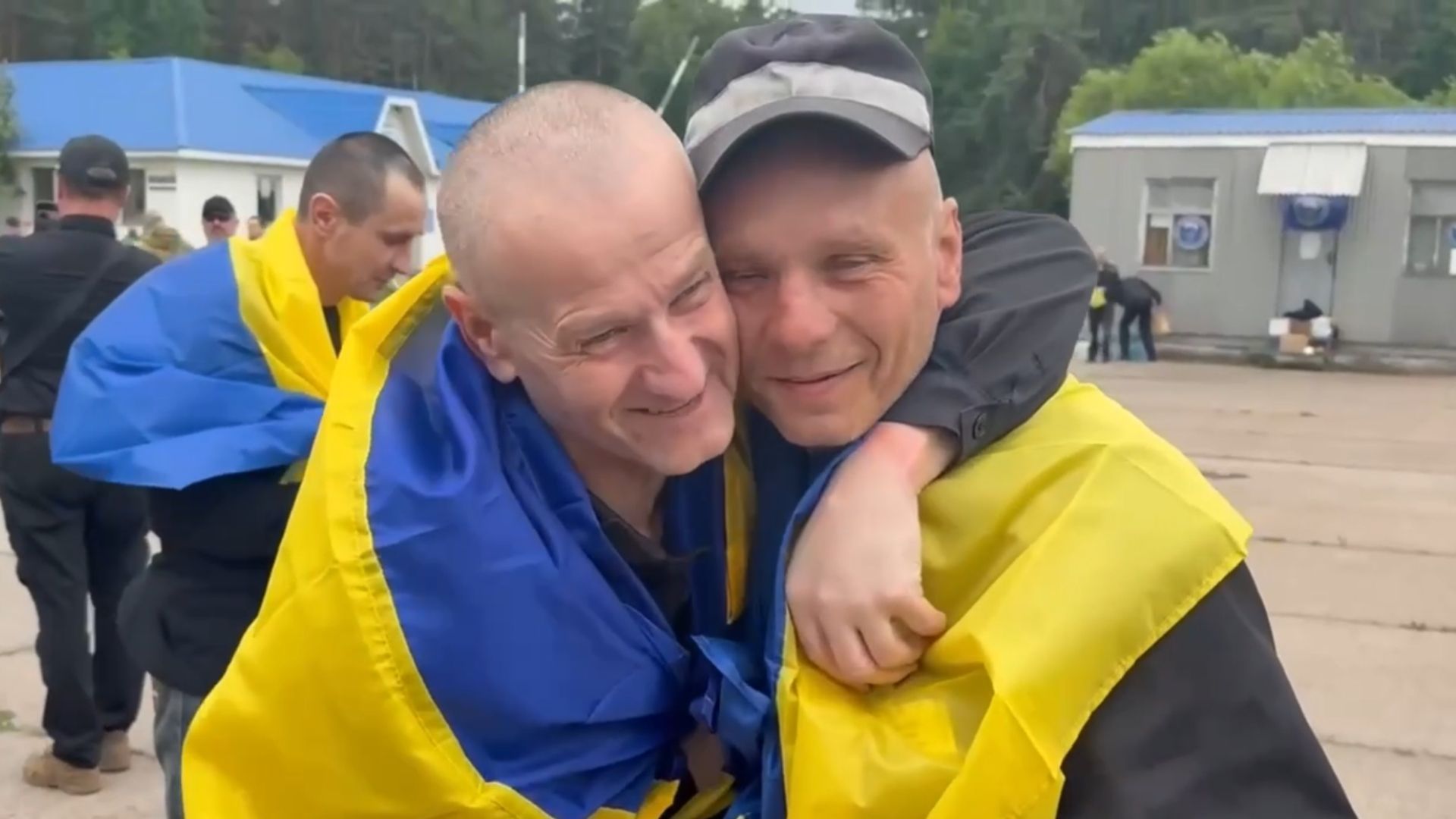 Зустріч побратимів після обміну полоненими 20 червня